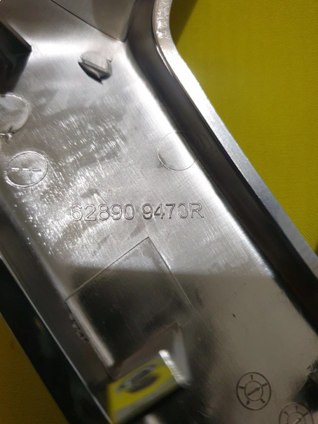 resimler/genel/Ön Panjur Arması 2013->Megane 3-III Scenic 3-III Fluence  628909470R İTHAL ÜRÜN